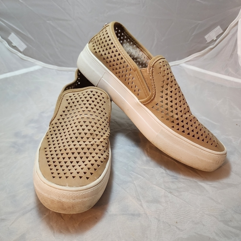 Steve Madden Tan Lazer Cut Slip On Loafer Shoe Women's 7M Neutral Summer EUC